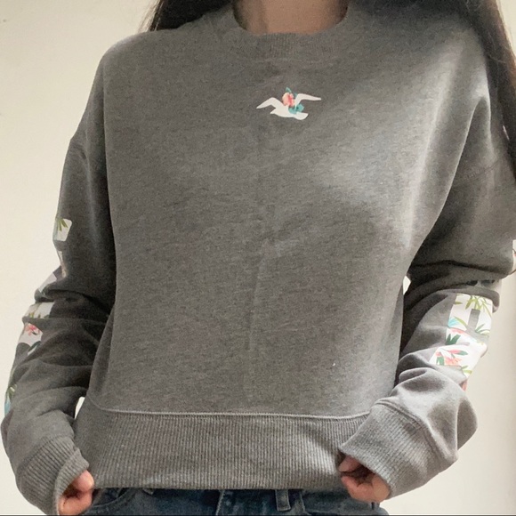 hollister grey cropped graphic crewneck Sweatshirt - Picture 1 of 4